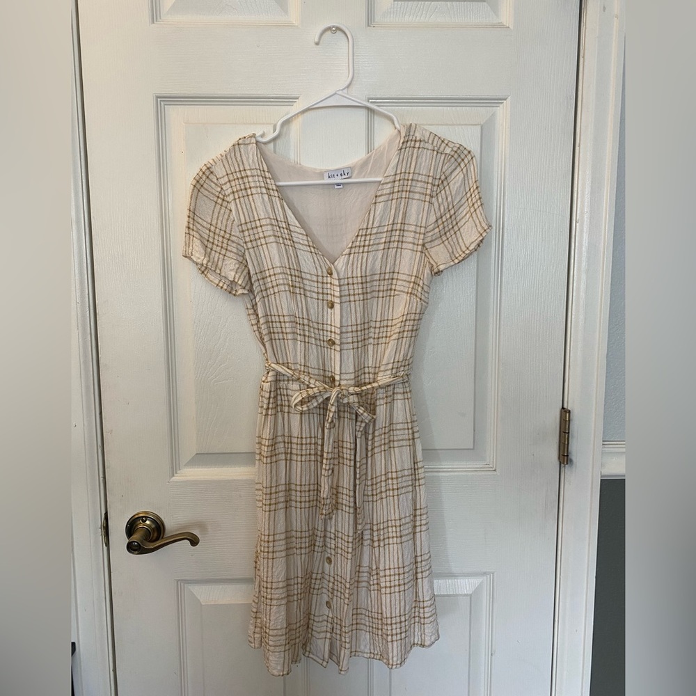 Super cute dress, light weight, perfect for summer